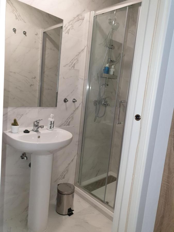 Norte Oviedo Rooms Madrid Bagian luar foto